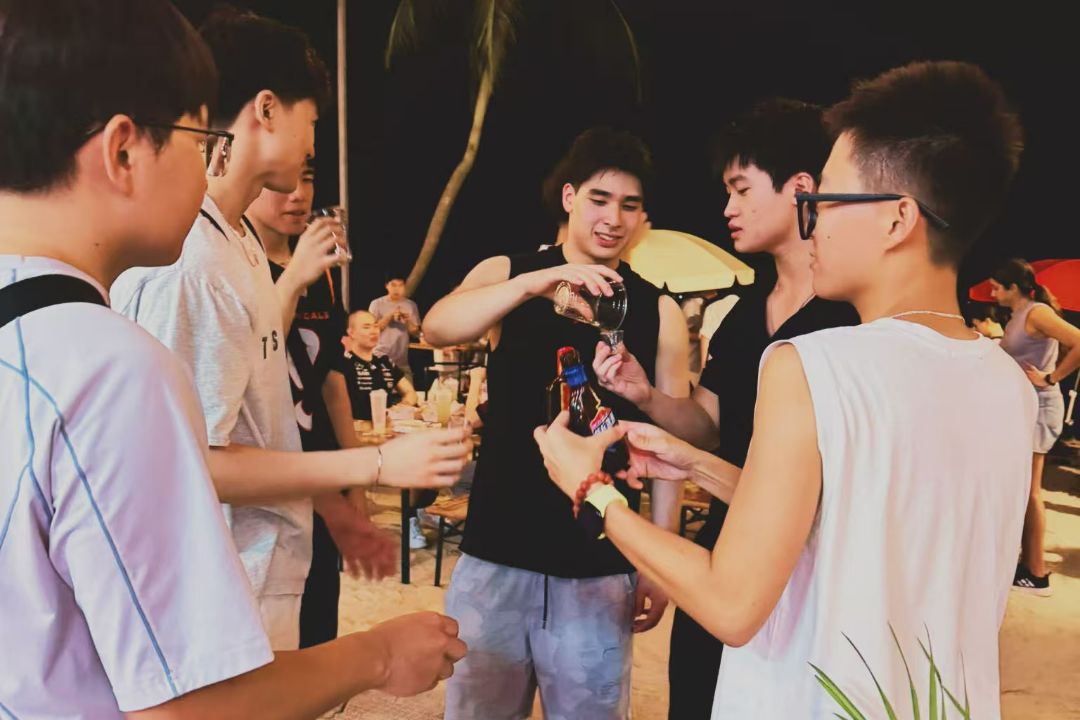 Beach breeze, BBQ smoke, warm lights and good vibes — Sentosa Grillfest was definitely a night to remember. 🌊✨ - 2
